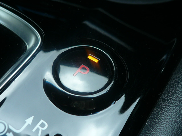 �p�[�L���O�����W�{�^�������Ԃ𒷎��Ԓ�߂鎞�́B�T�C�h�u���[�L(�d�q)���I���ɂ��Ă�������<(_ _)>