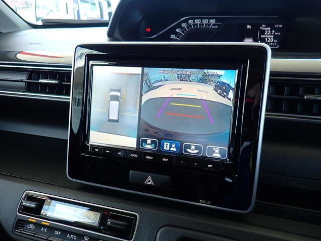 ���S���ʃ��j�^�[��4�̃J�������瓾���摜���ԗ�������猩���낵���悤�ȉf���ŕ\�����邱�ƂŁA�ԂƘH�ʂ̒��Ԙg�̊֌W����ڂŊm�F�ł��܂���
