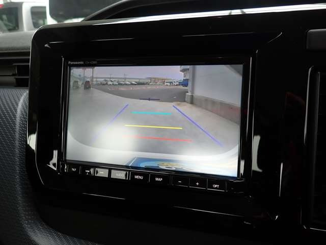 ☆嬉しいバックカメラ付き!後方が苦手で大きな車は運転できないという方の強い味方ですね!しかもガイドラインが映るのでそれを頼りに運転していただければ後方も安心してバックできますよ☆