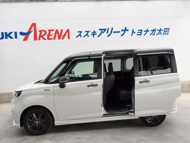 ★雨の日はウオークスルーで後方のスライドドアから出入!ワンタッチの電動スライドドアによりドアの開度を気にせずに傘を開き、リモコンキーでそのまま閉じれば大変便利★