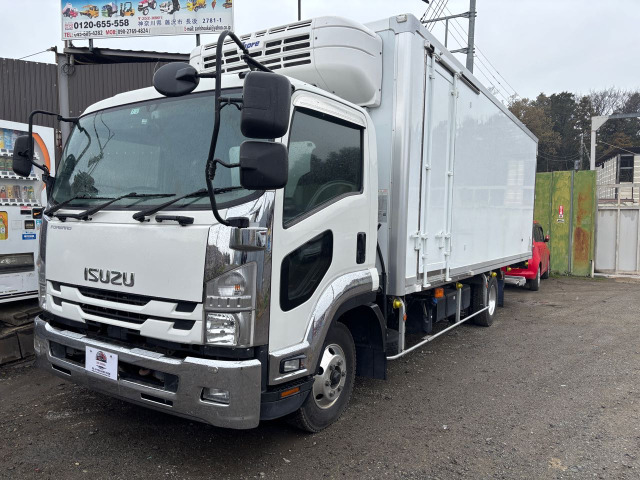 フォワード冷蔵冷凍車