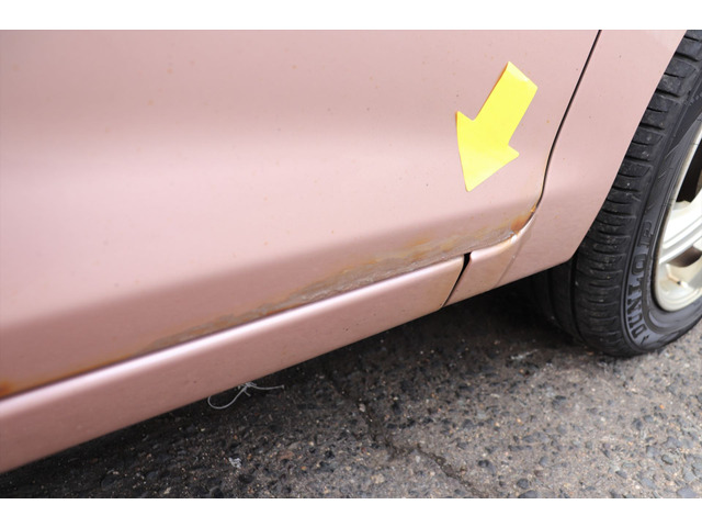 �O���͉E���A�h�A�ƉE�t�����g�h�A���ɃT�r�ɂ��h������������܂��B