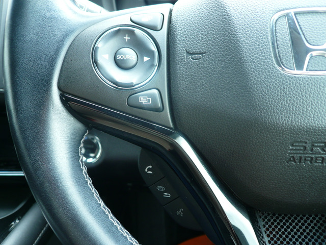 �X�e�A�����O�X�C�b�`(�E)�茳�ŃC���^�[�i�r���삪�ł��܂�!���A�^�]���ł��d�b���Ƃ��n���Y�t���[�ʘb�X�C�b�`�����Ă܂�