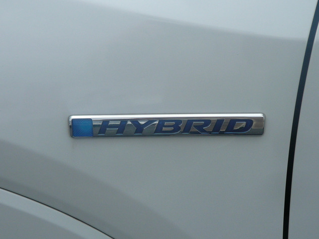 �n�C�u���b�g(HV)�ԗ����G���W�����[�^�[�Ŕ��d����^�C�v�ł��B�O�����狋�d����(HEV)�ԗ��ł͂���܂���m(__)m