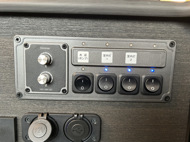 �����̏Ɩ��͒����X�C�b�`�Œ������\�ł�!