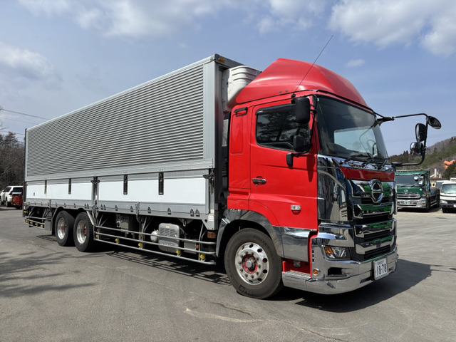 プロフィア冷凍冷蔵車