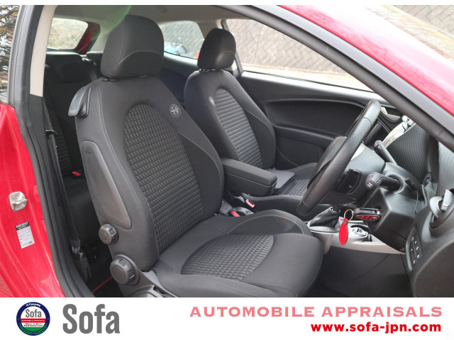 フロントシートもご覧の状態です