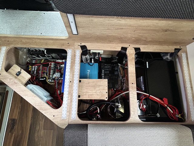 ���[�r���O�x�[�X560Ah���`�E���C�I���o�b�e���[!