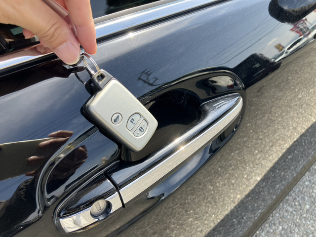 �^�b�`��Ń��b�N����OK! �L�[���X�ƘA�����ăh�A�~���[�������J���܂�(�I�[�g���g���~���[)�B