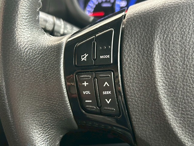 �X�e�A�����O�X�C�b�`���t���ĉ^�]���̉��ʒ�����`�����l���ύX�Ȃǂ��y�X���