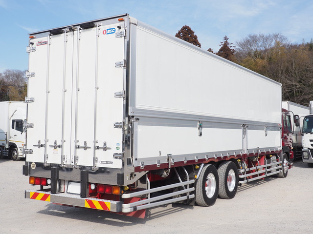 ギガ冷凍冷蔵車