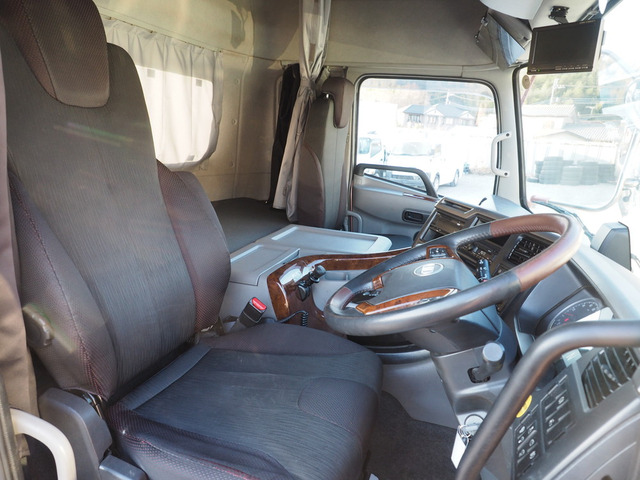 クオントレーラーヘッド