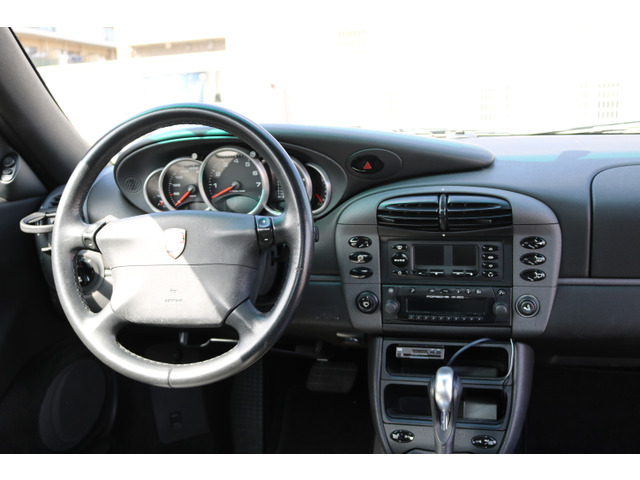 ステアリング周りも良好。気持ちよくドライブを楽しめます。