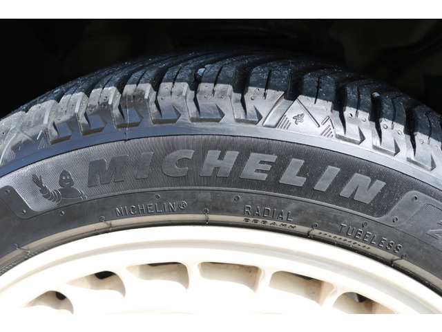 新品MICHELIN CROSSCLIMATE3(オールシーズン)装着。天候を問わず安心してお乗りいただけます。