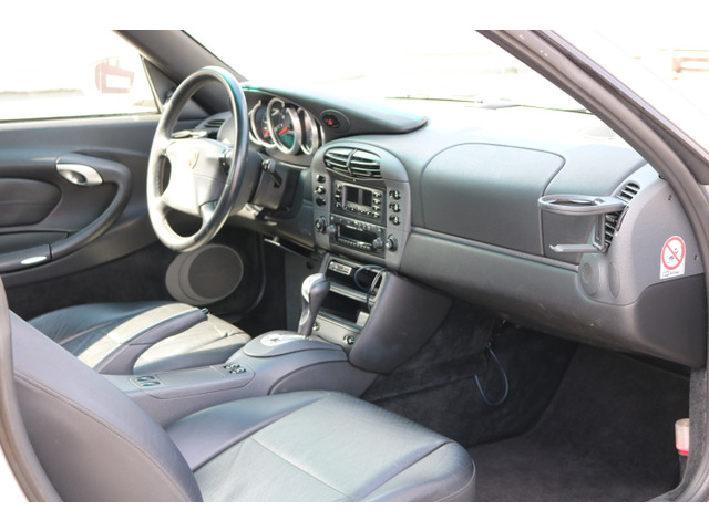 無駄のないインパネデザイン。視認性・操作性ともに優れています。