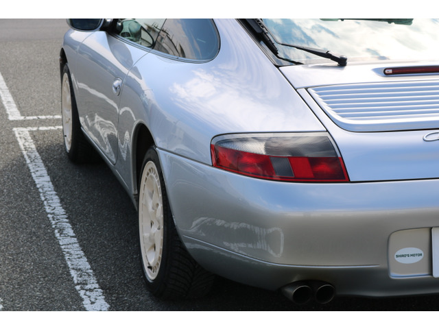 リア周りのコンディションも良好。大きなダメージなく綺麗な状態です。