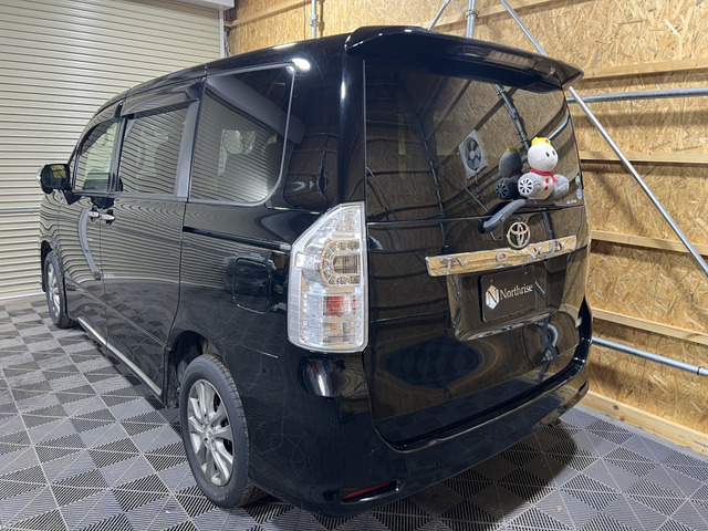 ヴォクシー2.0 ZS 煌III 4WD