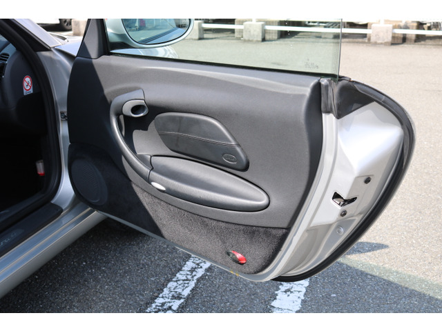 助手席側も綺麗なコンディションを保っています。