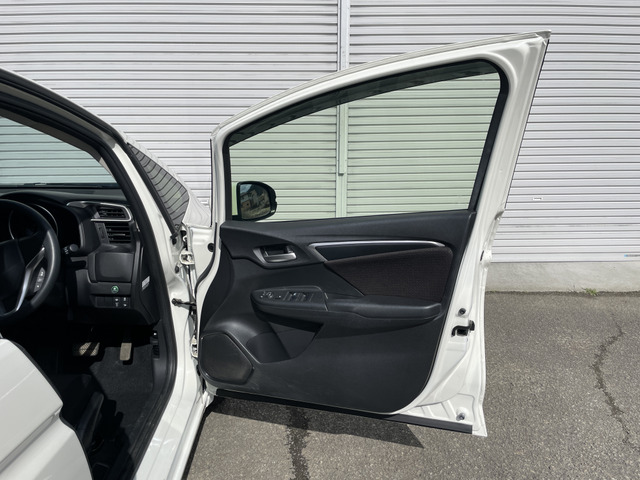 �^�]�ȃh�A��