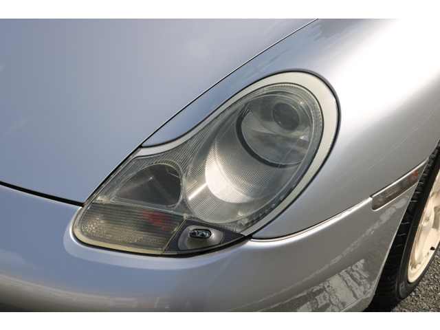ヘッドライトの状態もクリアで印象良好です。