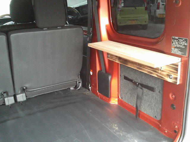 �����T�C�h�e�[�u���t