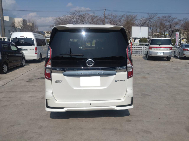 セレナ1.2 e-POWER ハイウェイスターV