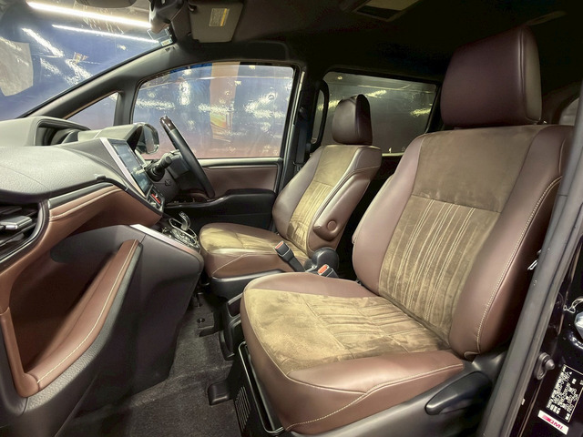 エスクァイアハイブリッド1.8 Gi ブラックテーラード