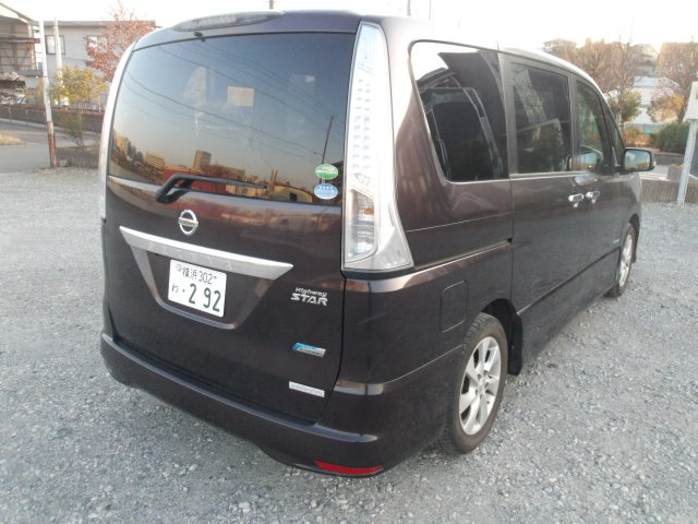 セレナ2.0 ハイウェイスター S-HYBRID