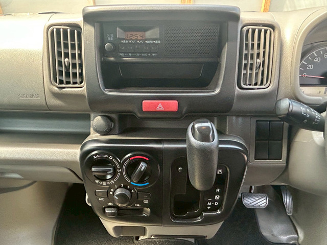 CD�͕t���Ă���܂���AMFM���W�I�͕t���Ă���܂����