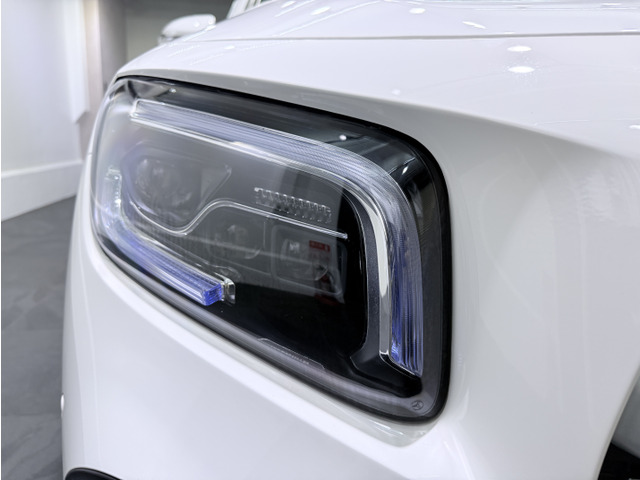 明るく広範囲な視界を実現するマルチビームLEDヘッドライト&アダプティブハイビームアシストプラスは、片側18個のLEDを瞬時に制御することで前走車・対向車を眩感せずにより広い範囲を照らし続けます。