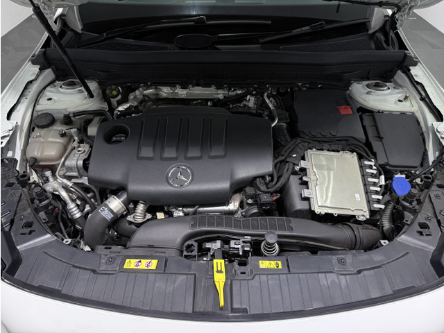 新車保証満了日から2年間の保証延長が可能な『メルセデス・保証プラス(令和10年5月まで)もご加入頂けます。更にメンテナンスプラスにも同様に延長加入が可能ですので是非ご利用ください。