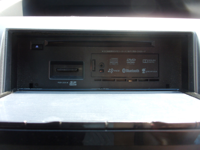 CD,DVD,SD�J�[�h�X���b�g���B