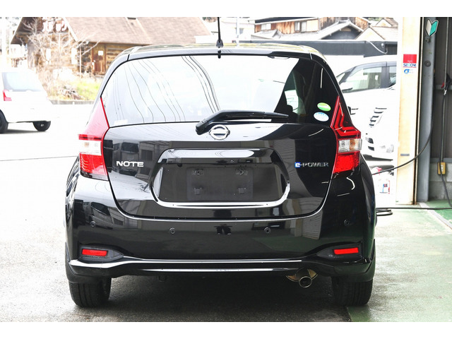 ☆★国家資格整備士在籍☆★ 整備のプロが常駐し、納車前点検からアフターフォローまで万全の体制を整えております!お車に関するお悩みや疑問点などがあれば、専門知識を持ったスタッフが丁寧にお答えします♪