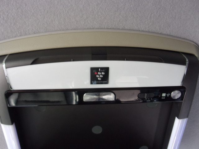 �t���b�v�_�E�����j�^�[�ɂ̓v���Y�}�C�I������@�\���t���Ă��܂��B