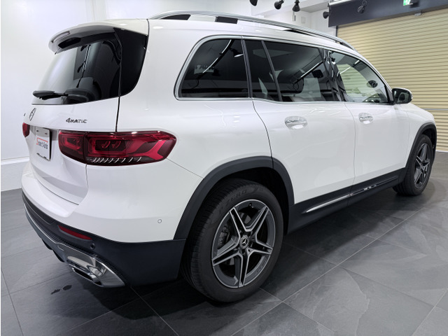 この度は当店の在庫車をご覧いただき誠にありがとうございます。新車保証継承付・フルオプション・ワンオーナー・屋内保管・禁煙の良質車が入庫致しました。弊社ユーザー様からの買取車両で素性も確かです!