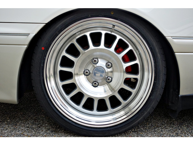 �V�iWORK�V�[�J�[FD�J�b�g�N���A!�t�����g8J���A9J�̃R�_�����̃Z�b�e�B���O�ɂȂ�܂�!�^�C�����V�i�t�����g215/40/18���A225/40/18�𑕒����Ă���܂�!