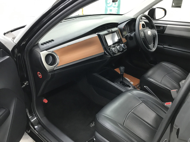 【雨の日も大丈夫】 雨の日や夜に中古車は選びにくいですよね。でも当店なら安心。電話予約を頂ければ明るい屋根下へ移動しておきます。じっくりご覧いただけますヨ(^^)v