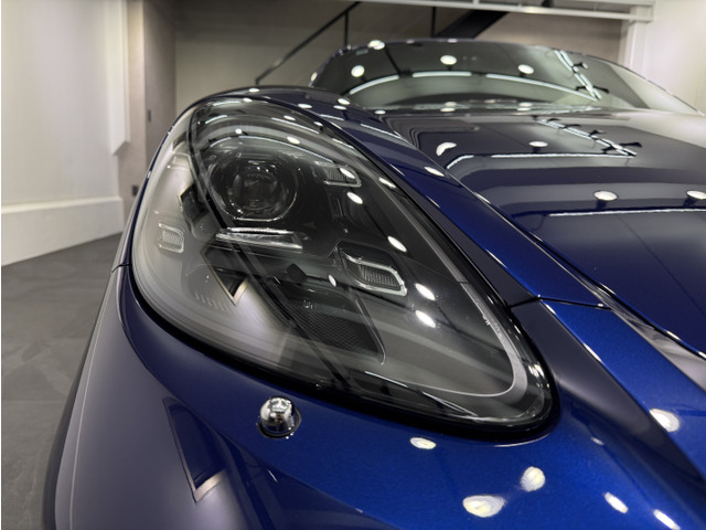 PDLS(�|���V�F�_�C�i�~�b�N���C�g�V�X�e��)�̓n�C/���[�r�[������ѕ⏕���A4�X�|�b�g�̃f�C�^�C�������j���O���C�g�͑S��LED�ō\������Ă��܂��B�܂��e�[�����C�g��LED���j�b�g�𑕔����Ă��܂��B