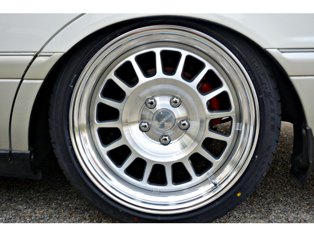 �V�iWORK�V�[�J�[FD�J�b�g�N���A!�t�����g8J���A9J�̃R�_�����̃Z�b�e�B���O�ɂȂ�܂�!�^�C�����V�i�t�����g215/40/18���A225/40/18�𑕒����Ă���܂�!