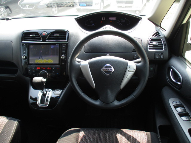 セレナ2.0 ハイウェイスター Vセレクション+Safety S-HYBRID アドバンスドSafetyパッケージ