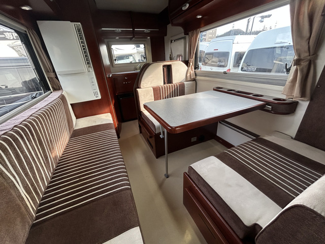 ���A�G���g�����X���f���͍L���J���I�ȃ_�C�l�b�g��Ԃ������ł�!