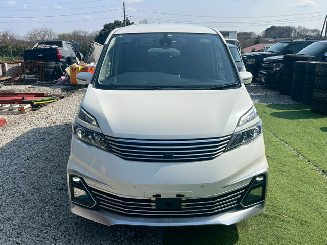 セレナ2.0 ライダー Vセレクション ブラックレザー 4WD