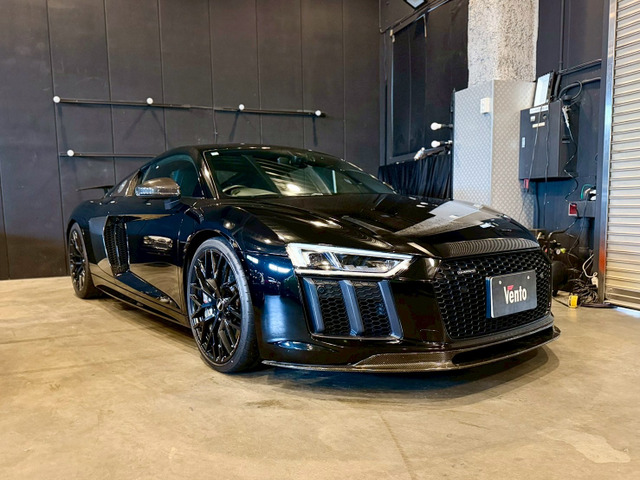 R8V10 プラス 5.2 FSI クワトロ 4WD