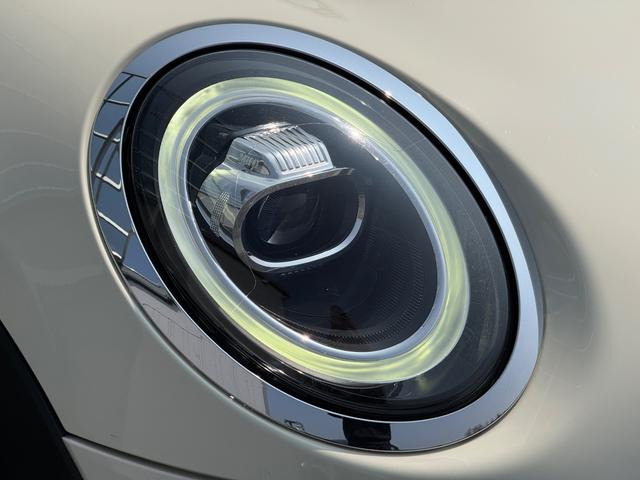 LED�w�b�h���C�g�̓f�U�C���������ł͂Ȃ���Ԃ̈��S���ɔ��Ɍ��ʂ𔭊����܂�!