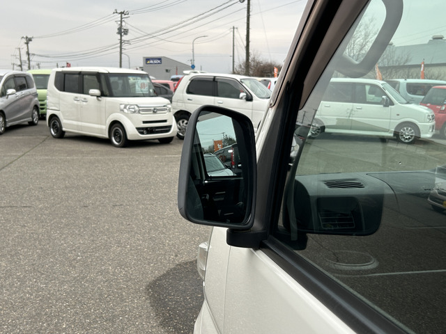 �y�x�����z���i�X�z���Ԃ������������܂��āA���ɗL�������܂��B�݌Ɏԗ��ɂȂ�܂��̂ŁA���񂲓s���̋X�������ɁA���ɗ��ĉ������B���X�\��������ƁA���ē����X���[�Y�ł��B