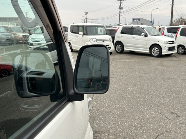 �y�x�����z���i�X�z���Ԃ������������܂��āA���ɗL�������܂��B�݌Ɏԗ��ɂȂ�܂��̂ŁA���񂲓s���̋X�������ɁA���ɗ��ĉ������B���X�\��������ƁA���ē����X���[�Y�ł��B