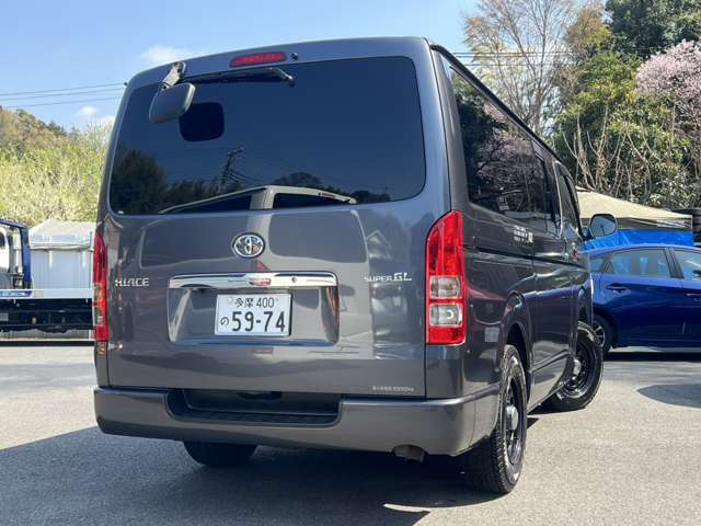 ���Ђł͐ύڎԂ��������Ă���܂��B�ߗׂ��牓���܂ł��[�Ԃ������܂��B