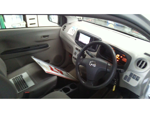 �g���^�̏����i�r(Panasonic CN-RE04WD)�����Ă���܂��B