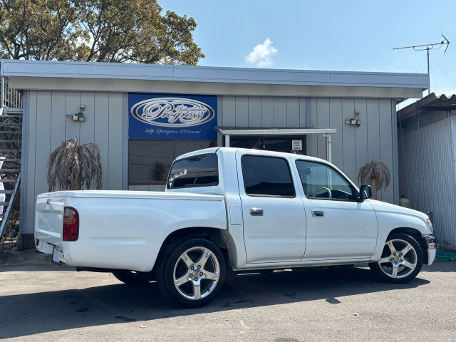 ハイラックススポーツピックアップ 2.0 ダブルキャブ 標準ボディ