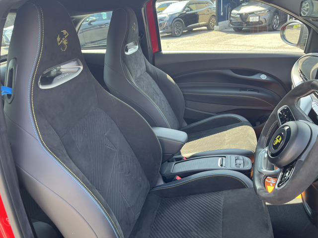 アバルト500eツーリズモ